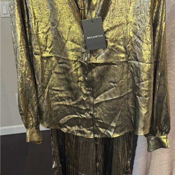 Beulah Gold Metallic set long sleeve top and drawstring pants. - Picture 1 of 7